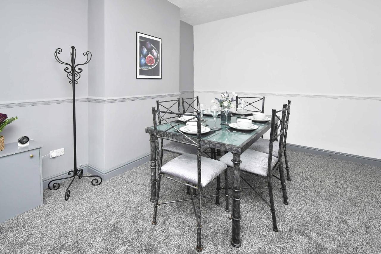 King'S Retreat By Yourstays - 4 Bedroom House In Stoke-On-Trent Dış mekan fotoğraf