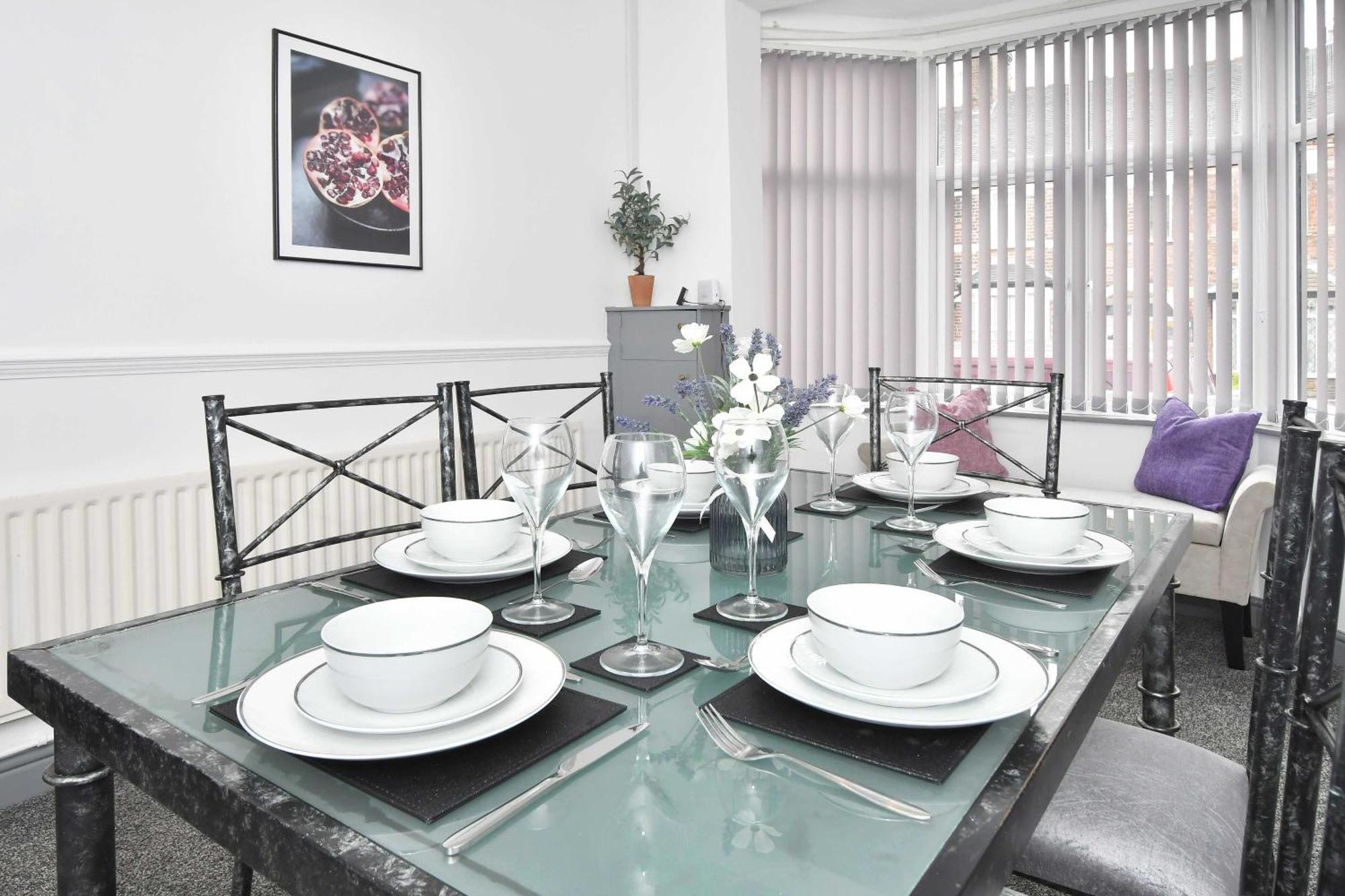 King'S Retreat By Yourstays - 4 Bedroom House In Stoke-On-Trent Dış mekan fotoğraf