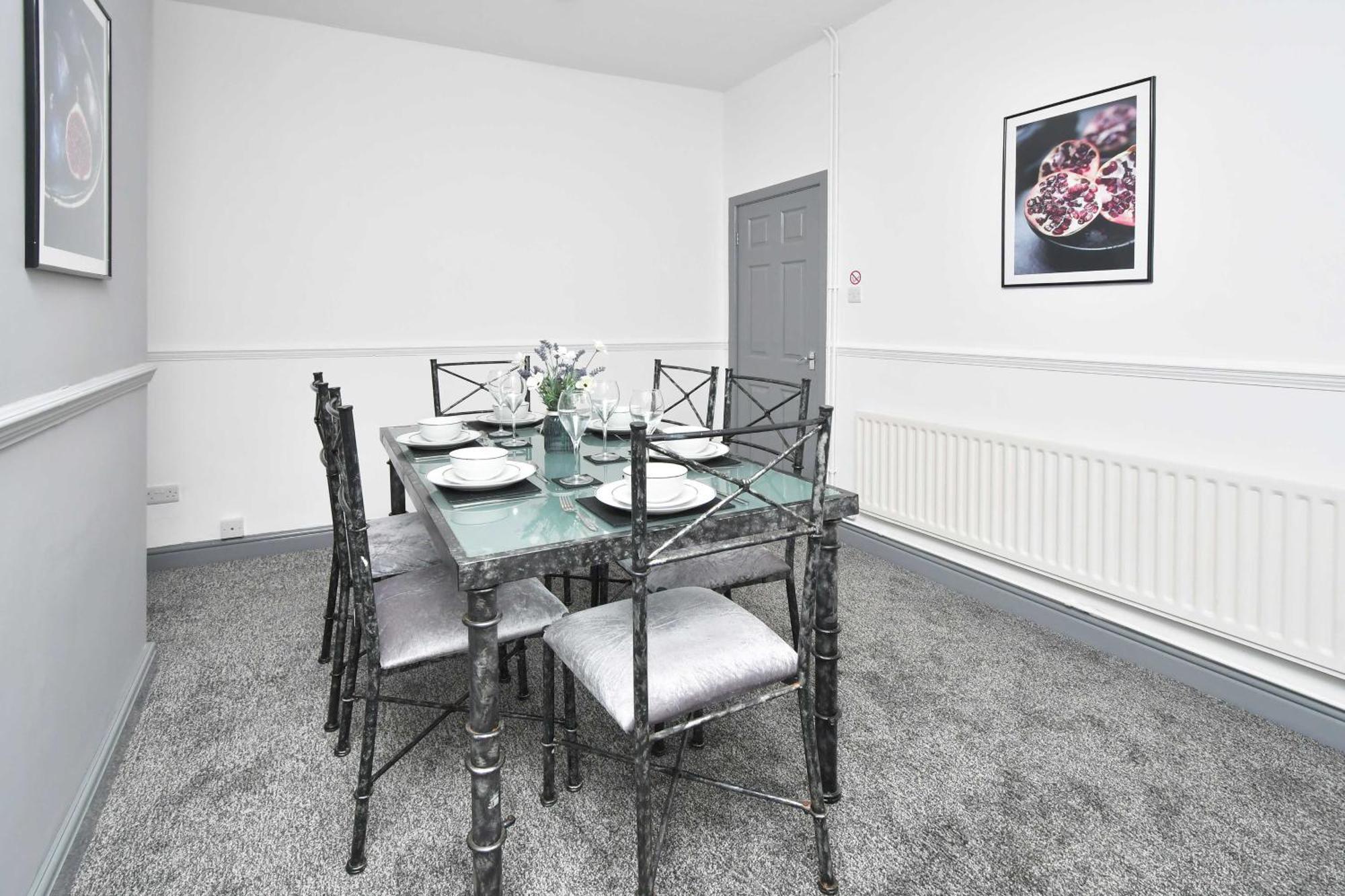 King'S Retreat By Yourstays - 4 Bedroom House In Stoke-On-Trent Dış mekan fotoğraf