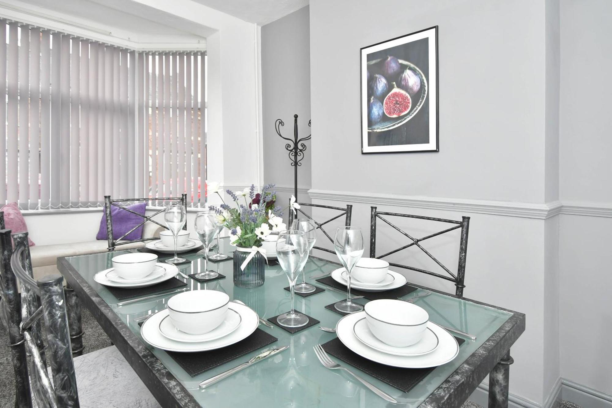 King'S Retreat By Yourstays - 4 Bedroom House In Stoke-On-Trent Dış mekan fotoğraf